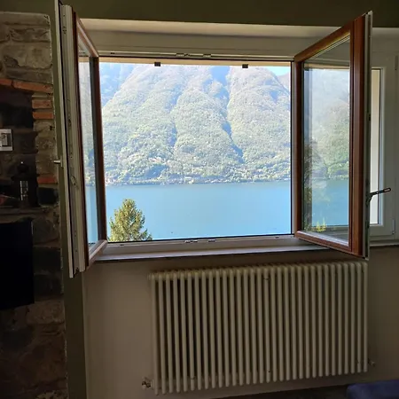 Giardino Sul Lago, La Vigna 別荘 *